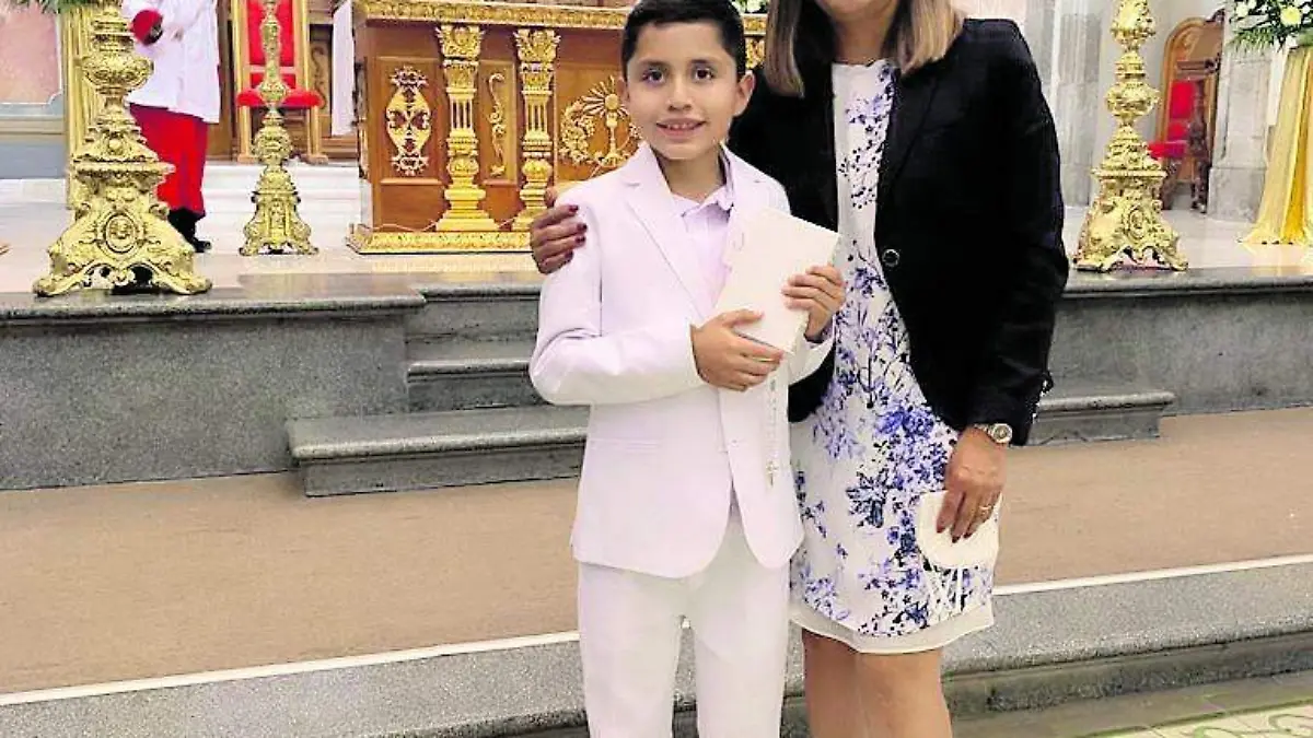 SJR Acompañado de su madrina Rosy Barron_CMYK