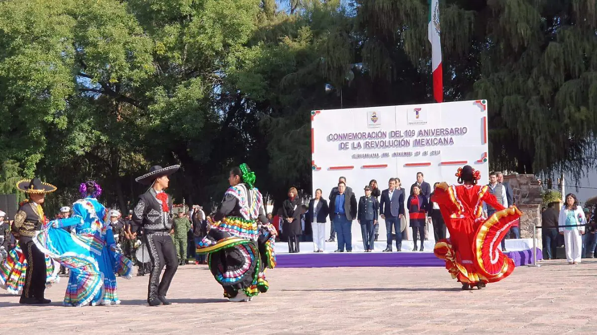 Autoridades municipales de Tequisquiapan conmemoran Aniversario de la Revolución