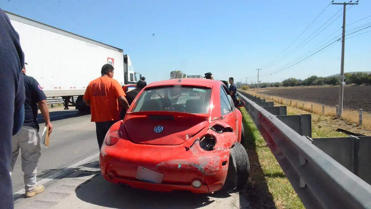 18 FEB EL AUTO RESULTO
