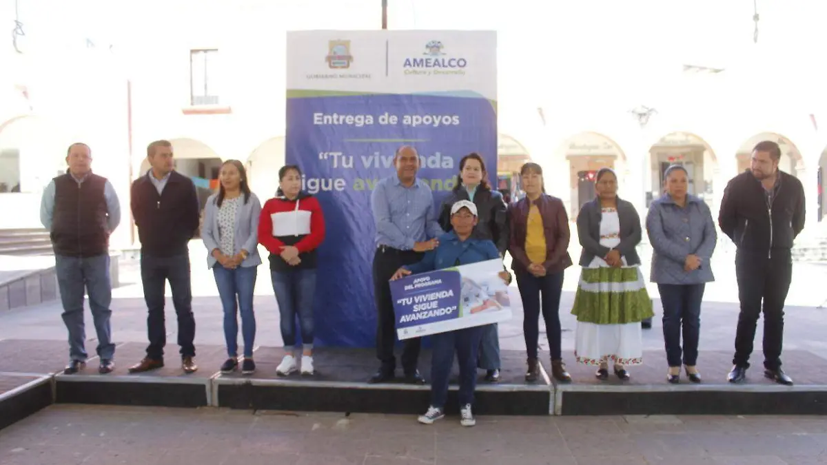 Beneficiarios agradecieron apoyos del alcalde.Foto Cortesía Gobierno Amealco.