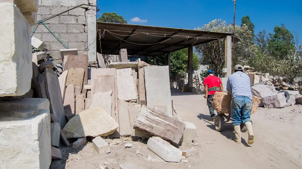 Cientos de personas trabajan en esto.