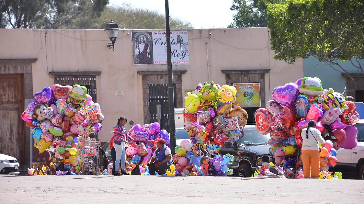 Comerciantes de globos, descartan vender el producto alusivo al 14 de febrero, dadas las