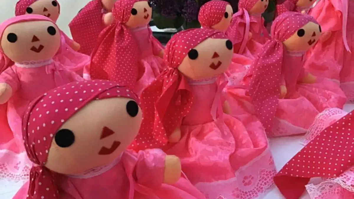 Thï Lele  es una muñeca que impulsa la inclusión y apoyo a las personas con cáncer.  Cortesía Angeluchy.