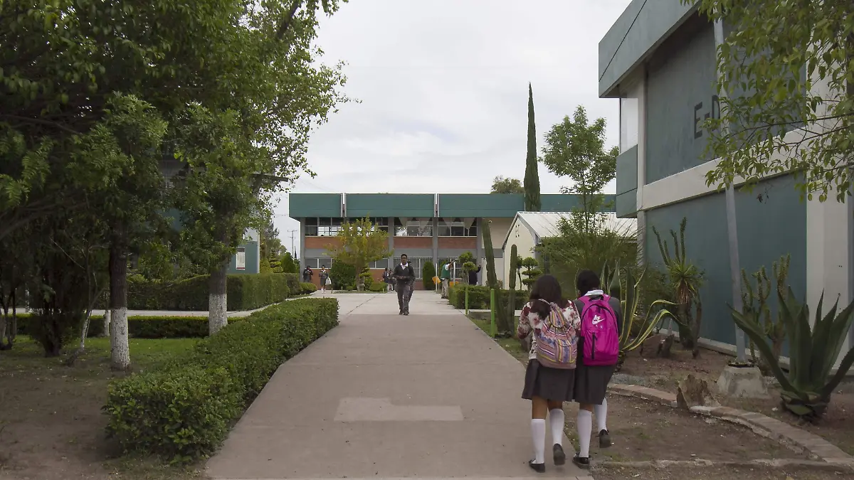 Buscan motivar a estudiantes del Cecyteq a través de Feria de Universidades.  Foto César Ortiz.