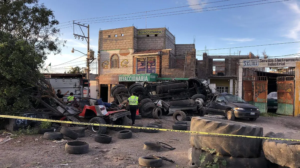 3 OCT. Tráiler sin frenos