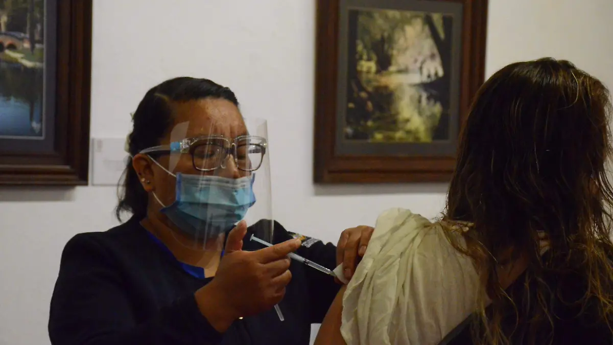 Seguirán jornadas de vacunación contra influenza.  Luis Luévanos  El Sol de San Juan del Río.