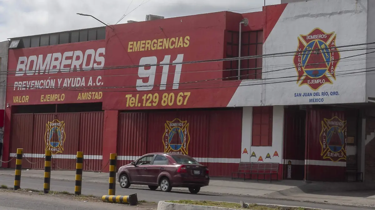 El Heroico Cuerpo de Bomberos de San Juan del Río no deja de laborar en estos días festivos. Foto César Ortiz
