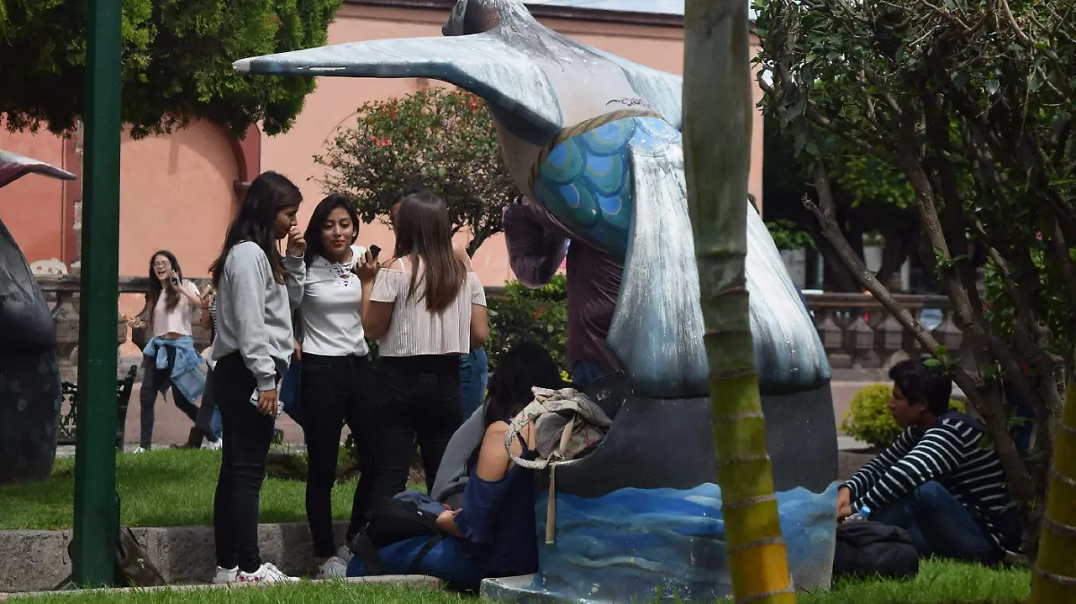 Llamó a los jóvenes a darle prioridad a sus estudios y evitar ausentarse de los campus.