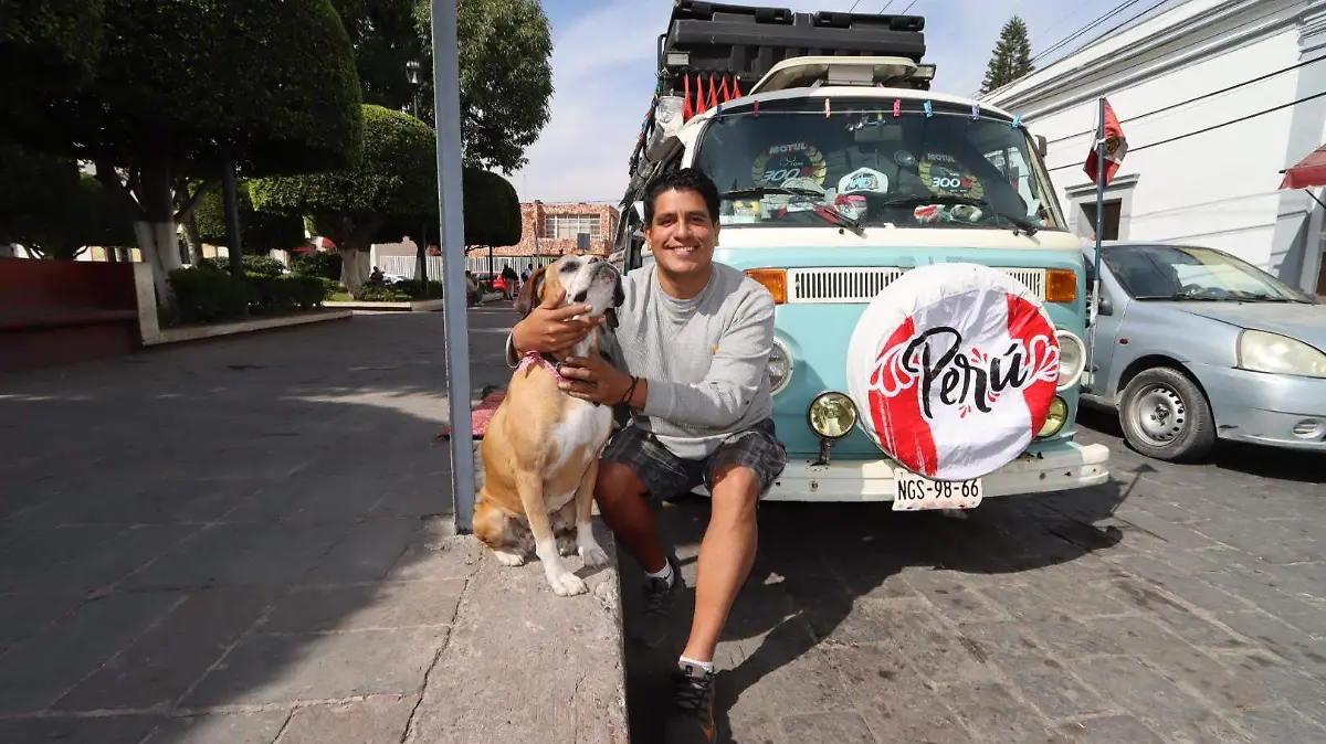 FOTO PRINCIPAL  SJR Con su perrita llamada Chuletas