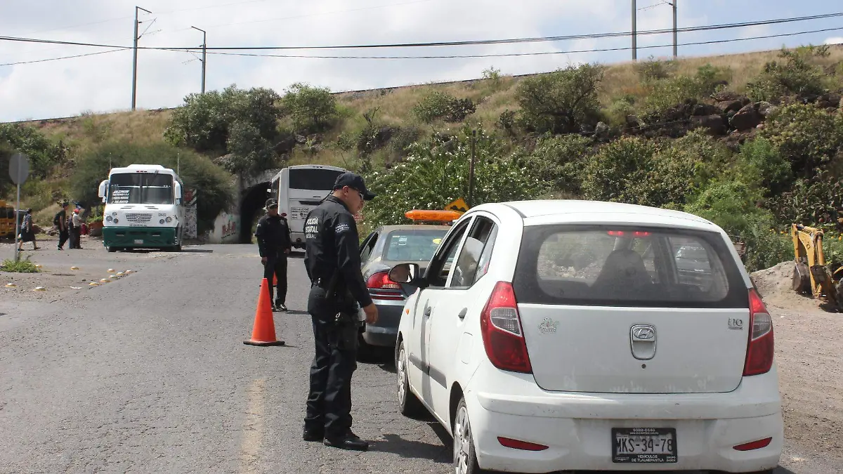 6 MAR. Varios vehículos