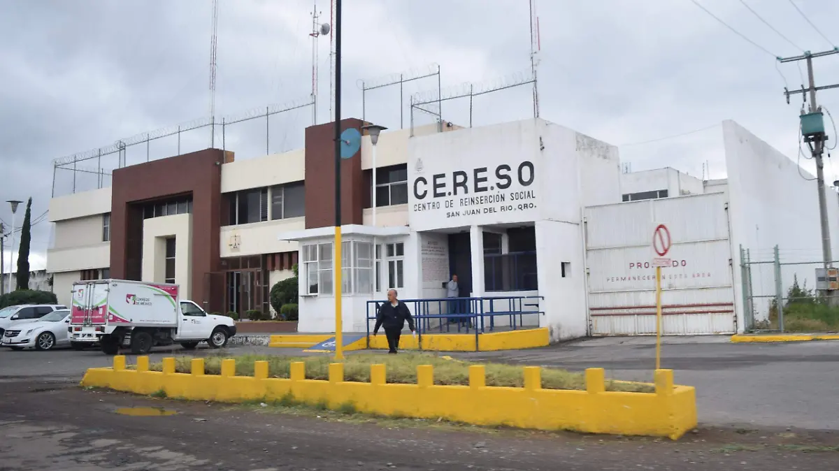 La DDHQ investiga casos de presunta violación a derechos humanos en el Cereso de San Juan del Río. Foto Jacob Cabello
