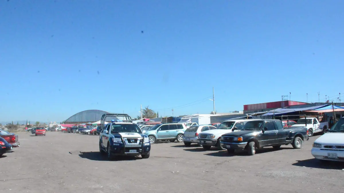 Hay rondines de vigilancia en el tianguis dominical.  Foto Luis Luévanos  El Sol de San Juan del Río.