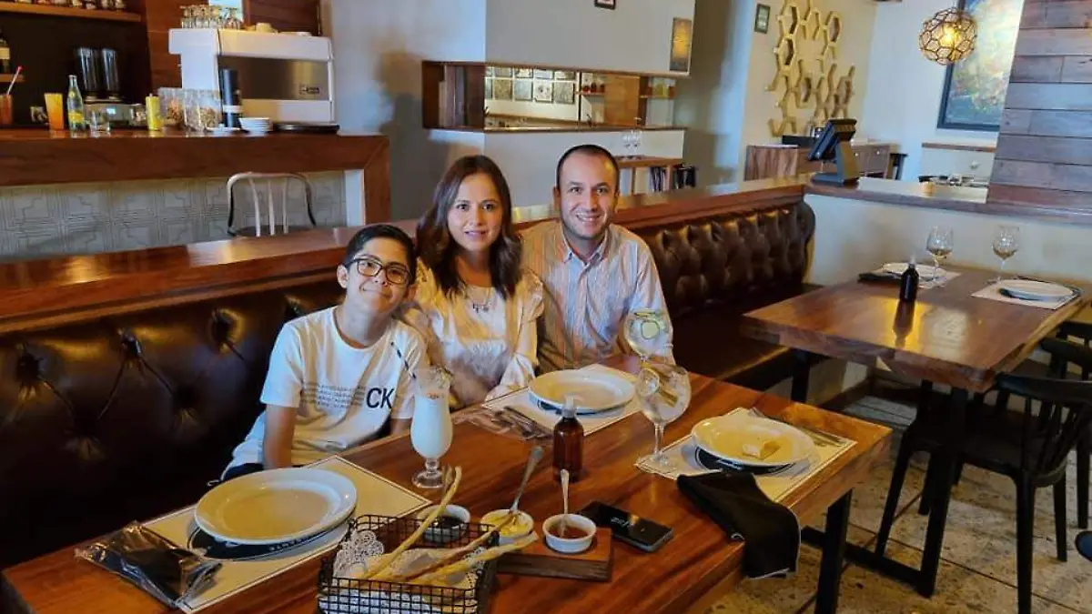 SJR Diego, Rocio y Mundo Colin