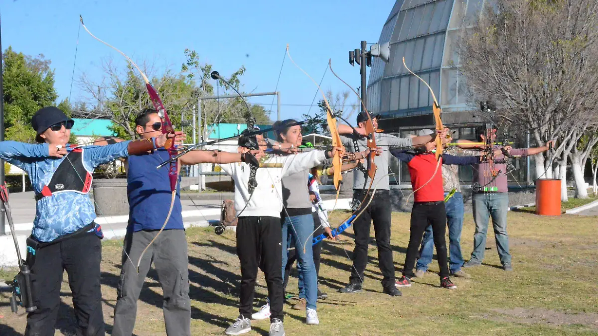 DEP 23 Los arqueros esperan 