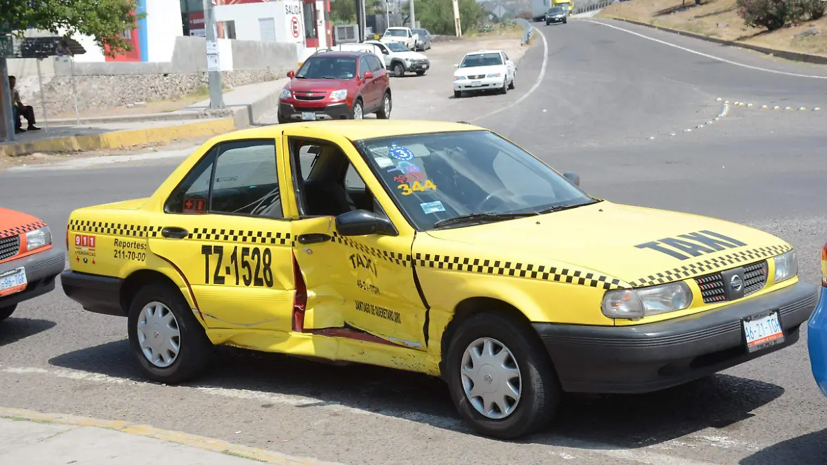 25 ABRIL. En su costado derecho