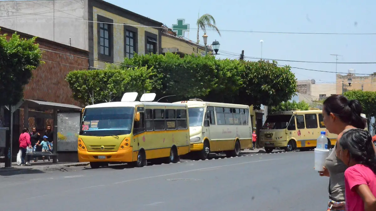 Transporte público y ciudadanía deben colaborar para evitar accidentes.  Foto Luis Luévanos  El Sol de San Juan del Río.