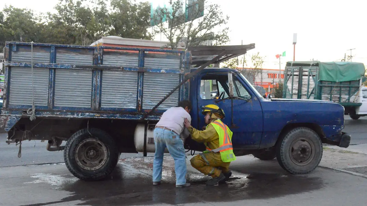 01 NOV BOMBEROS ACUDIERON A CONTROLAR 