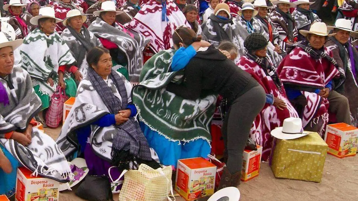 Adultos mayores esperan recibir la calidez de las personas. Foto Cortesía.