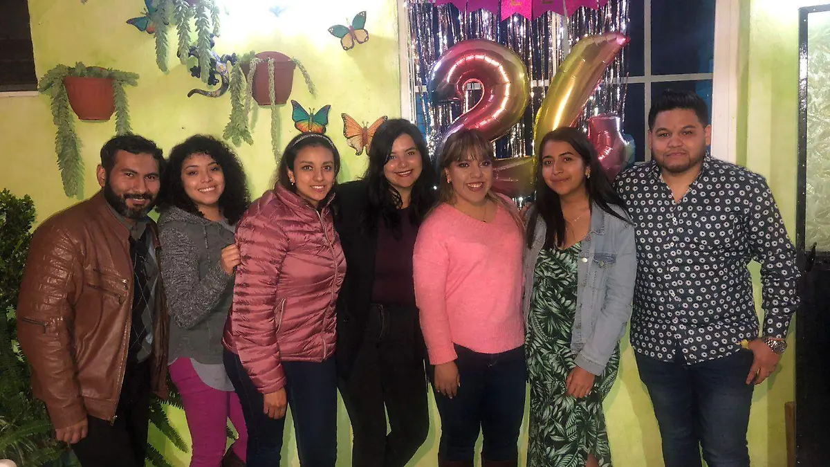 SJR Amigos celebrando a la cumpleañera