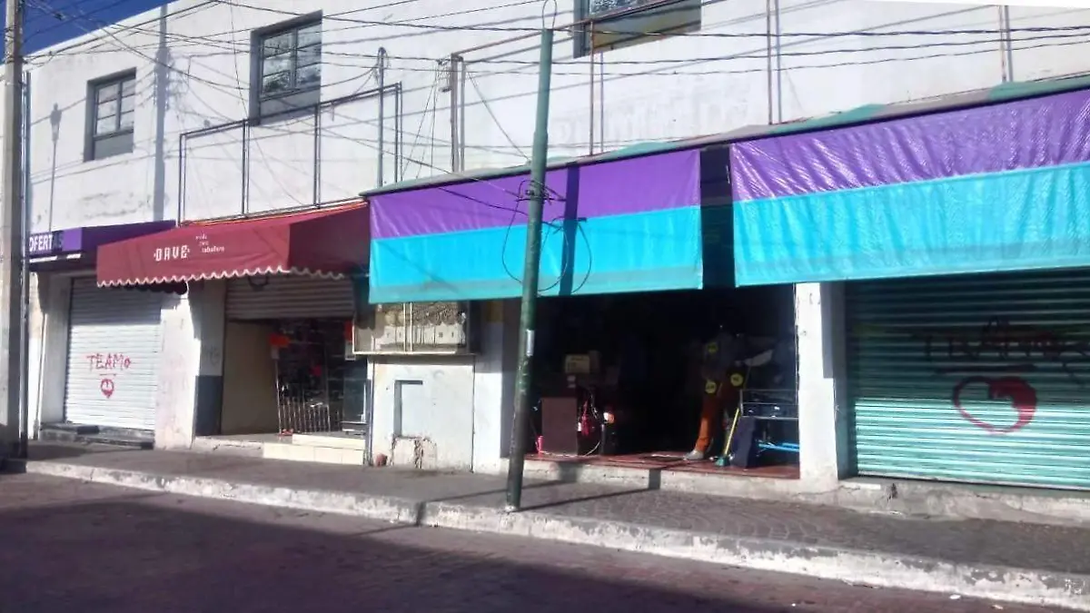 Alrededor de dos mil negocios no han renovado licencia municipal de funcionamiento.  Foto Monsetrrat García  El Sol de San Juan del Río.