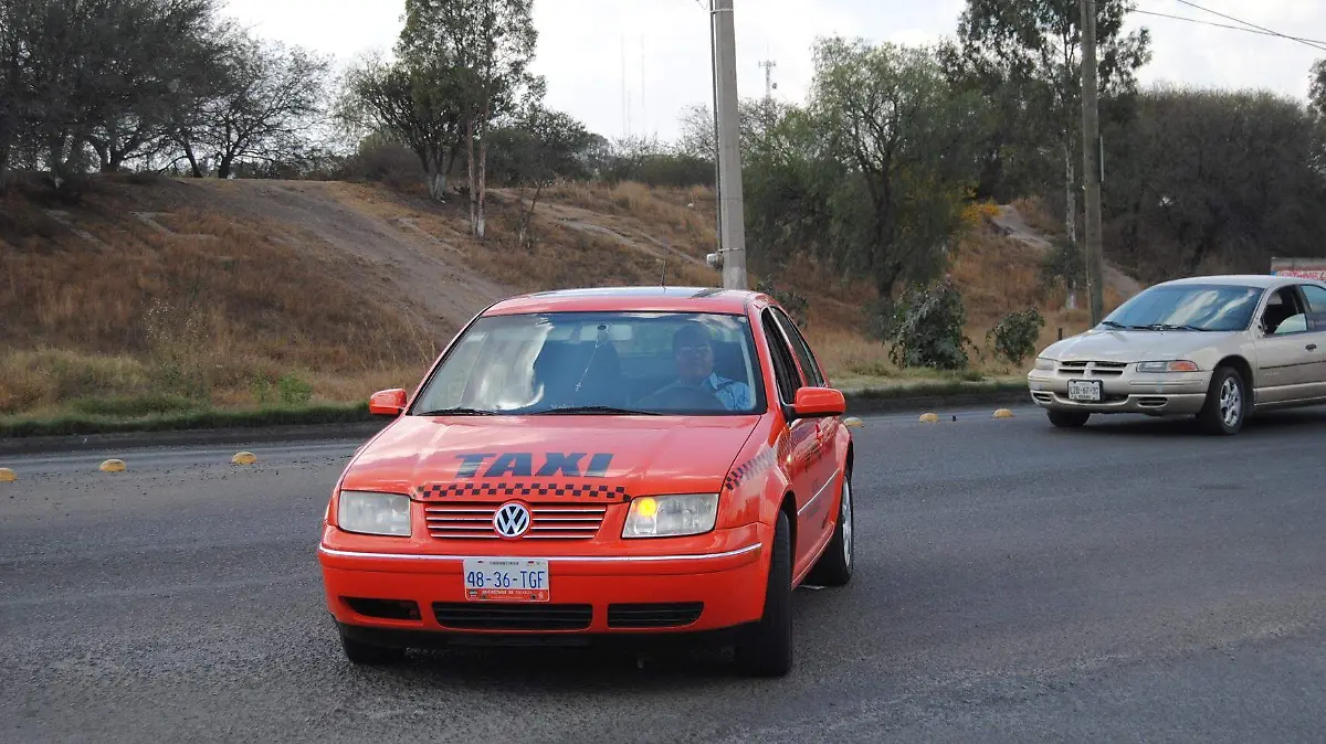 Operadores del volante buscan agremiarse a CATEM San Juan del Río.  Foto Cesar Ortiz