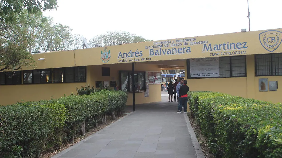 LA CENTENARIA