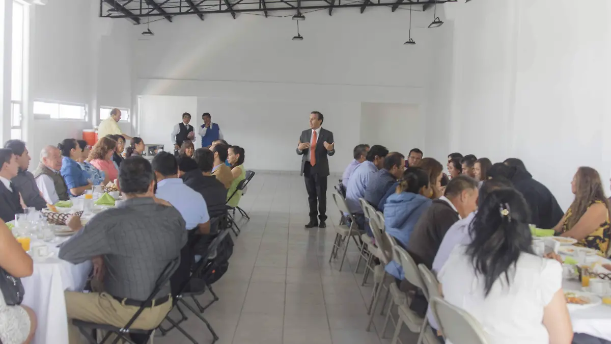 Asistieron a la ponencia, integrantes de la Federación Municipal de Colegios y Asociaciones de Profesionistas de San Juan del Río.  Foto César Ortiz.