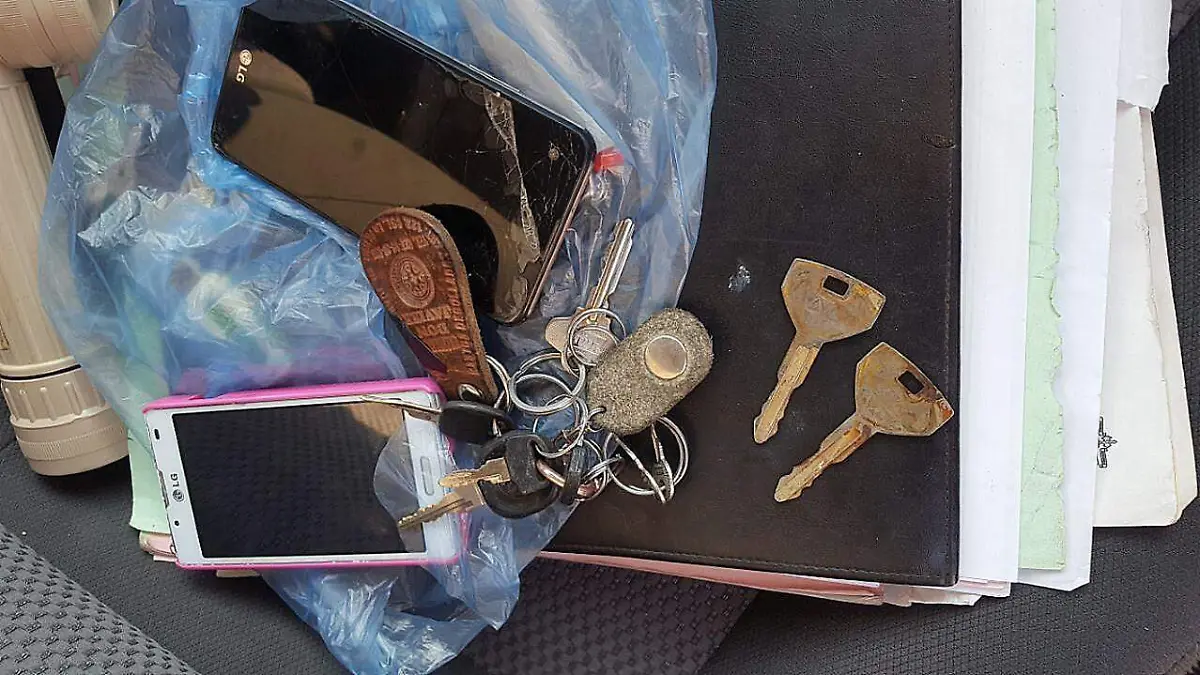 6 MAR. LLaves para autos