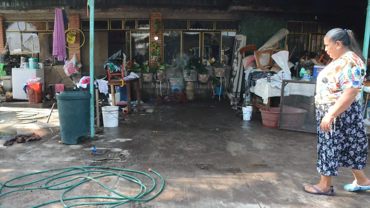 Reportaron 12 domicilios inundados.  Foto Luis Lu_vanos  El Sol de San Juan del R_o.