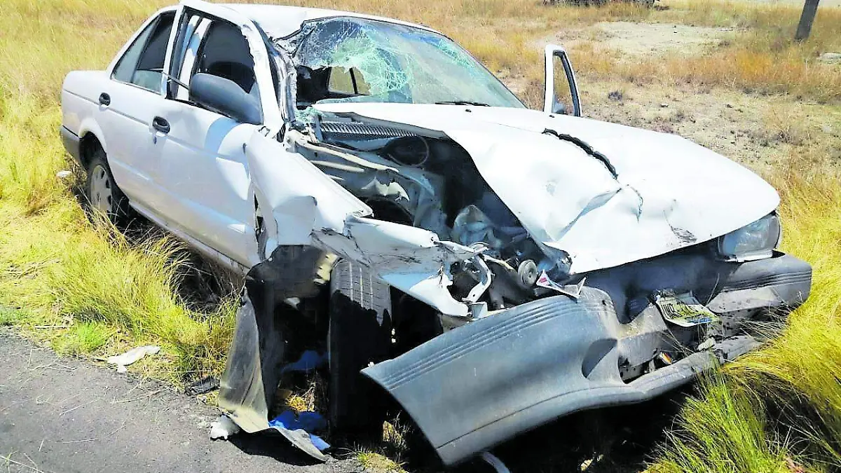 16 ABR EL AUTO QUEDO DESTROZADO_CMYK