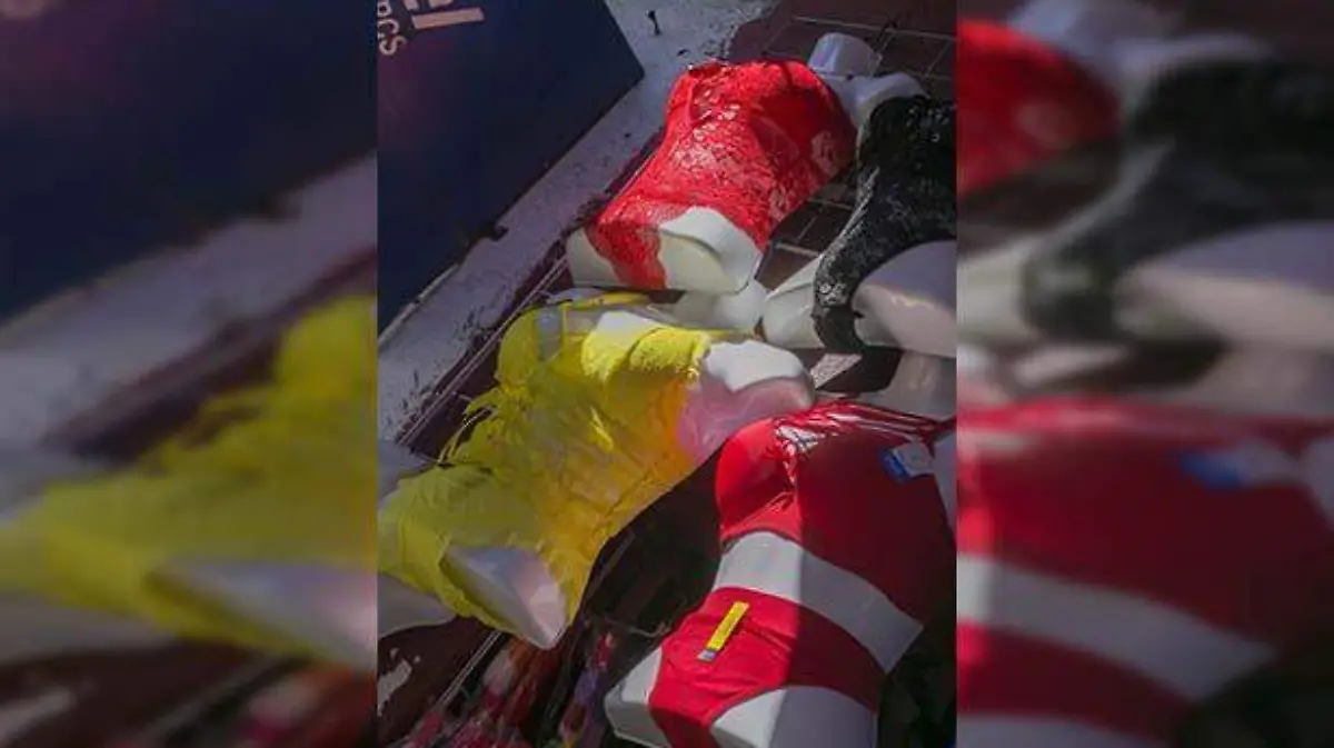 Incrementa la venta de ropa interior roja o amarilla en estos días.  Foto César Ortiz  El Sol de San Juan del Río.