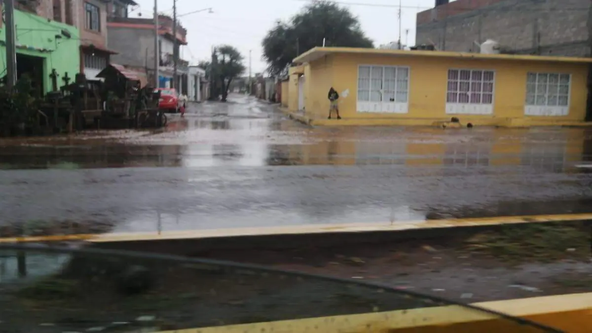 Lluvia del jueves en Tequisquiapan registro una ca_da de agua de nueve mil_metros.