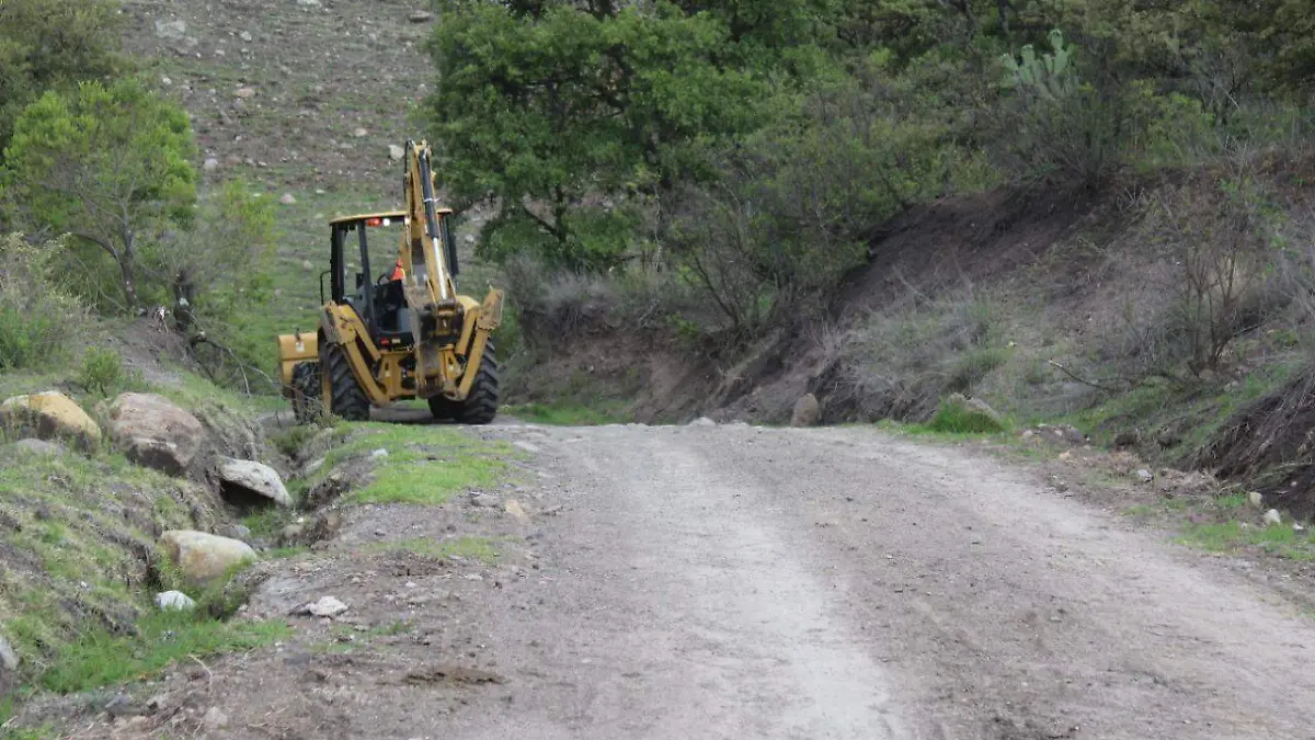 Se invertir_n 700 mil pesos en el empedrado que conduce a la zona centro de la comunidad.Cortes_a Gobierno Amealco.