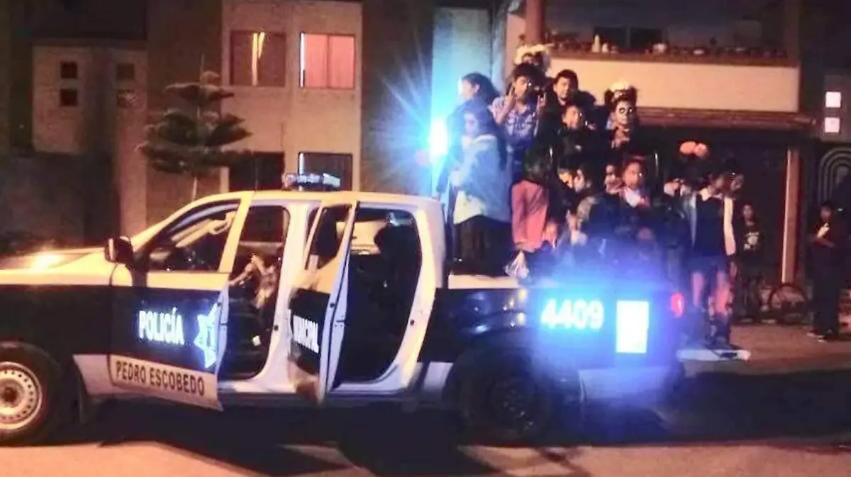 Los menores se subieron a la Patrulla del Terror. Foto Especial