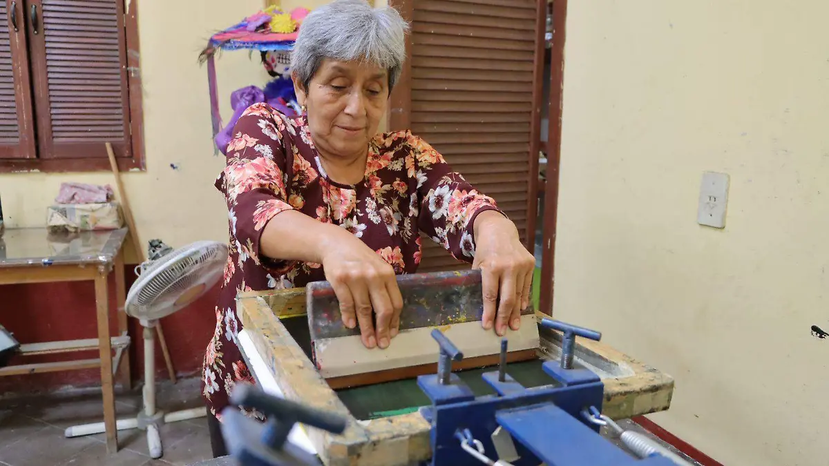 FOTO PRINCIPAL  SJR En el taller de sergrafia