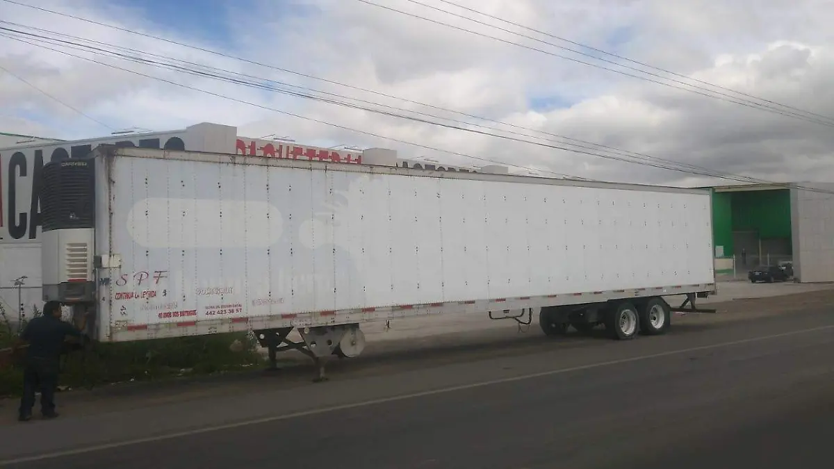 5 OCT. A un lado de la carretera