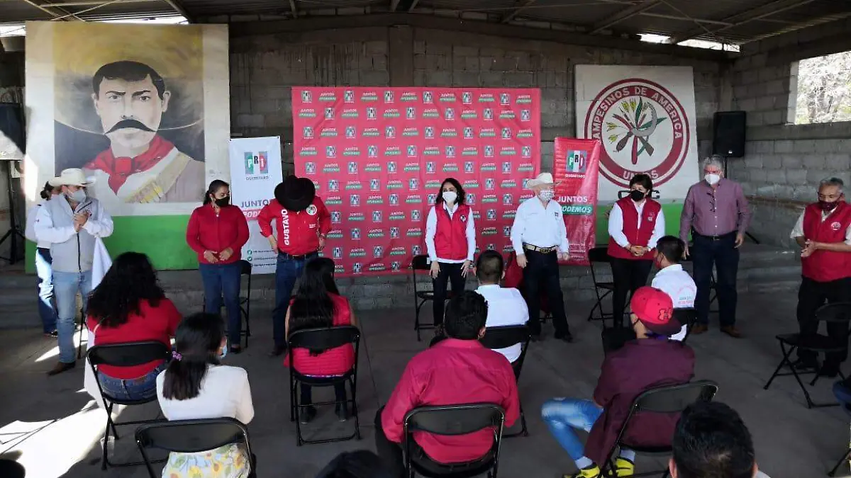 Arredondo Ramos visitó a jóvenes priistas sanjuanenses.  Monsetrrat García  El Sol de San Juan del Río.