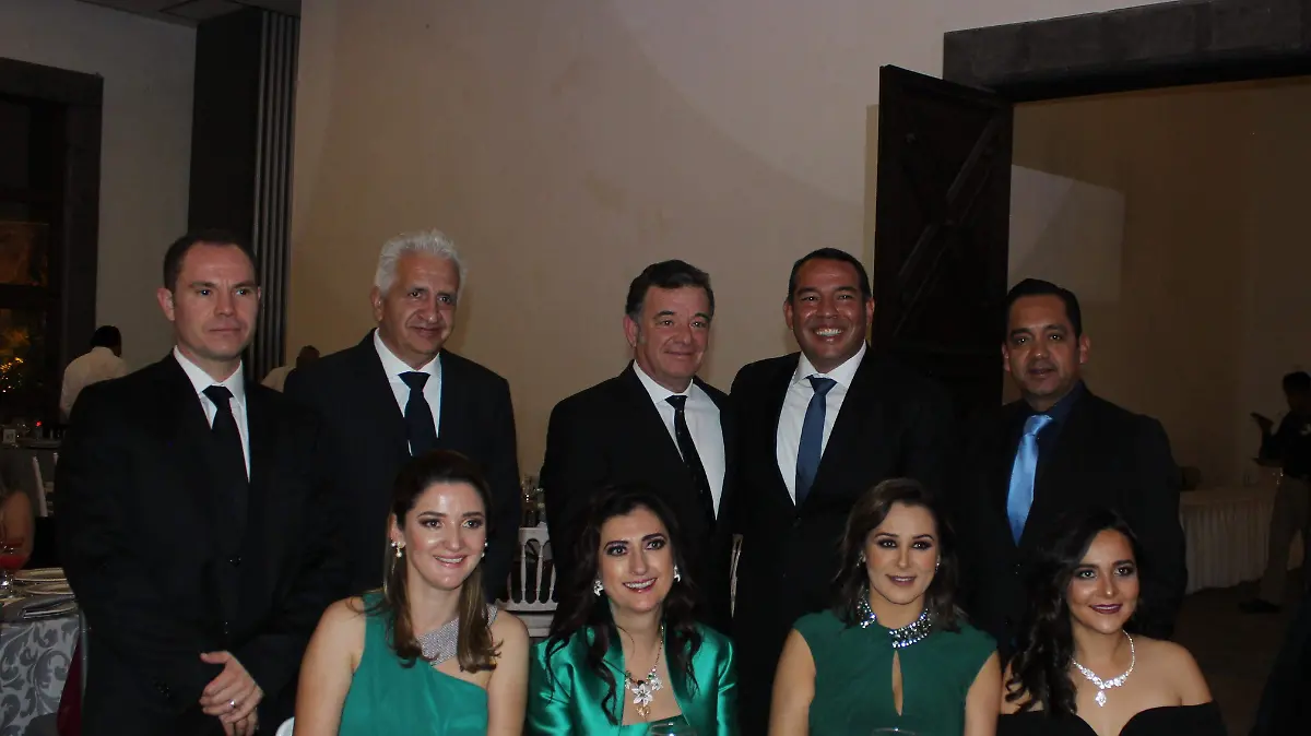 FOTO PRINCIPAL   SJR El Presidente Municipal con directivos de Ponderosa