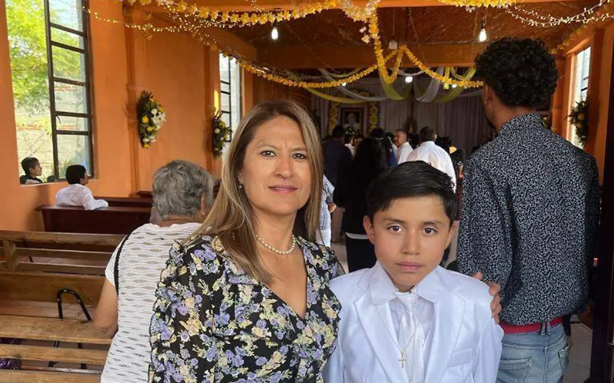 FOTO PRINCIPAL SJR Con su mama Karen Janet Rosillo