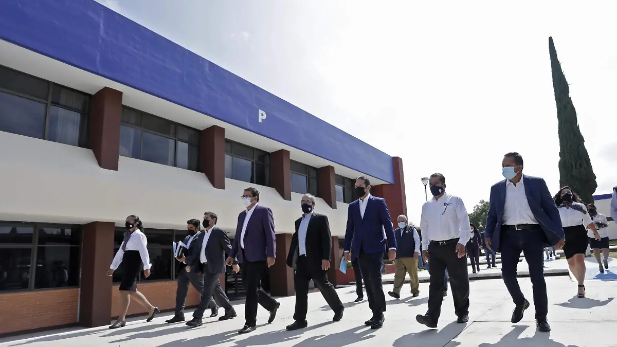 Gobernador refrend_ su compromiso con la educaci_n superior del estado.  Cortes_a Gobierno del estado de Quer_taro.