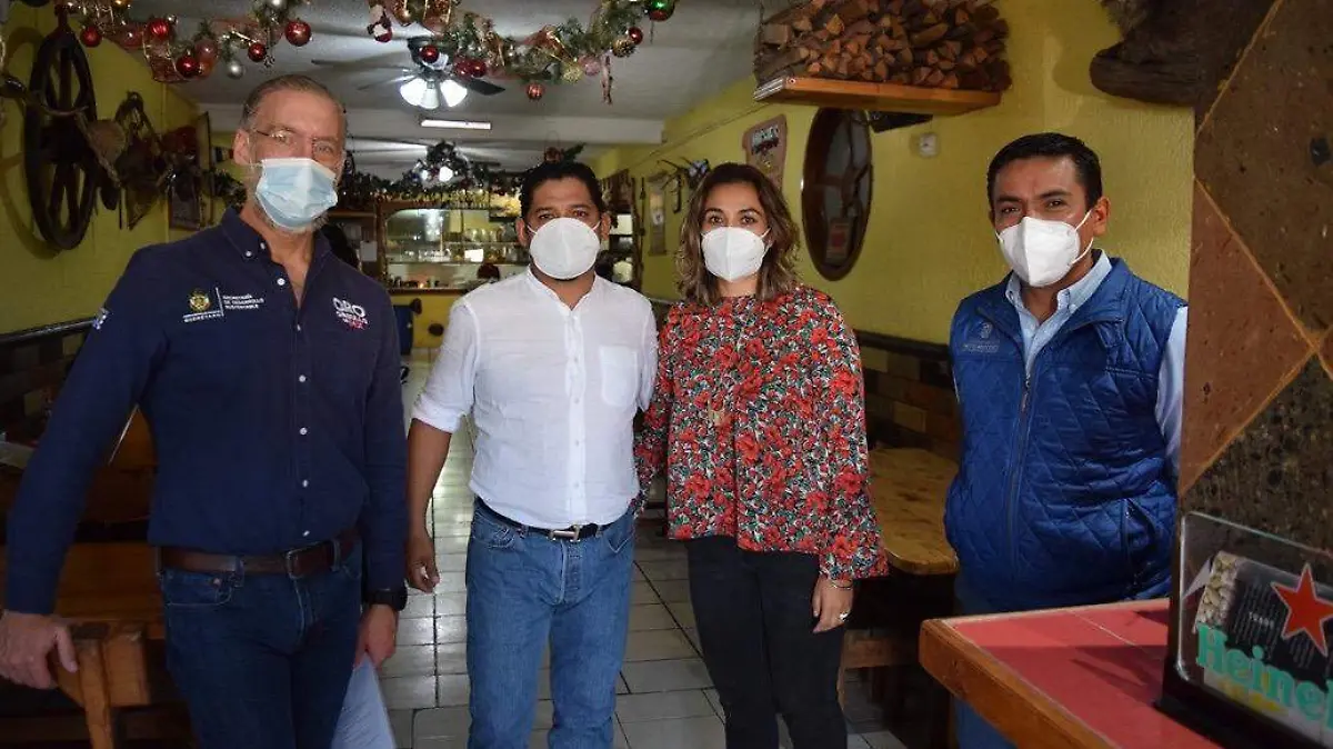 Recorrieron los negocios de los beneficiarios.  Cortesía Sedesu.