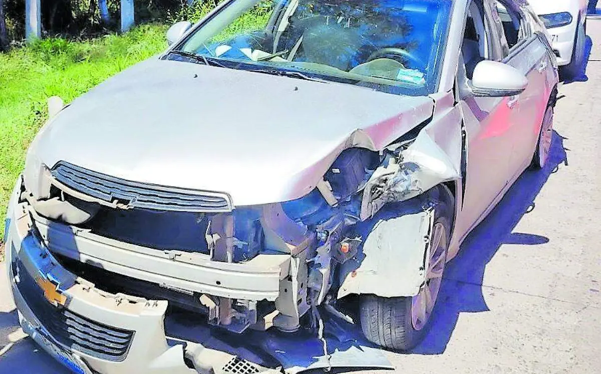 EL AUTO TERMINO DESTROZADO_CMYK