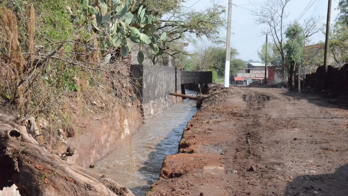 Piden mejorar infraestructura de canal en La Ladera Galindo.  Foto Luis Lu_vanos  El Sol de San Juan del R_o.
