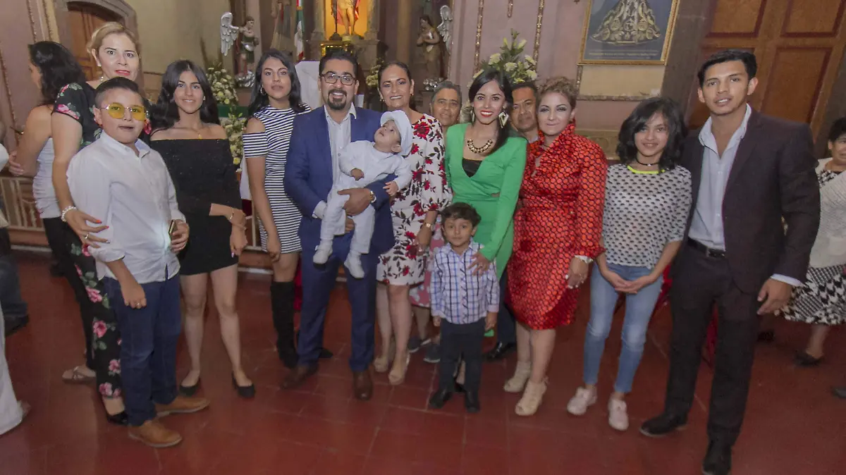 4.- Familiares