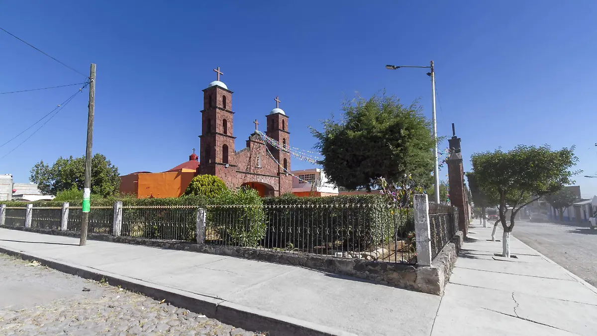 Las cámaras están por dentro y fuera del templo. Foto César Ortiz.