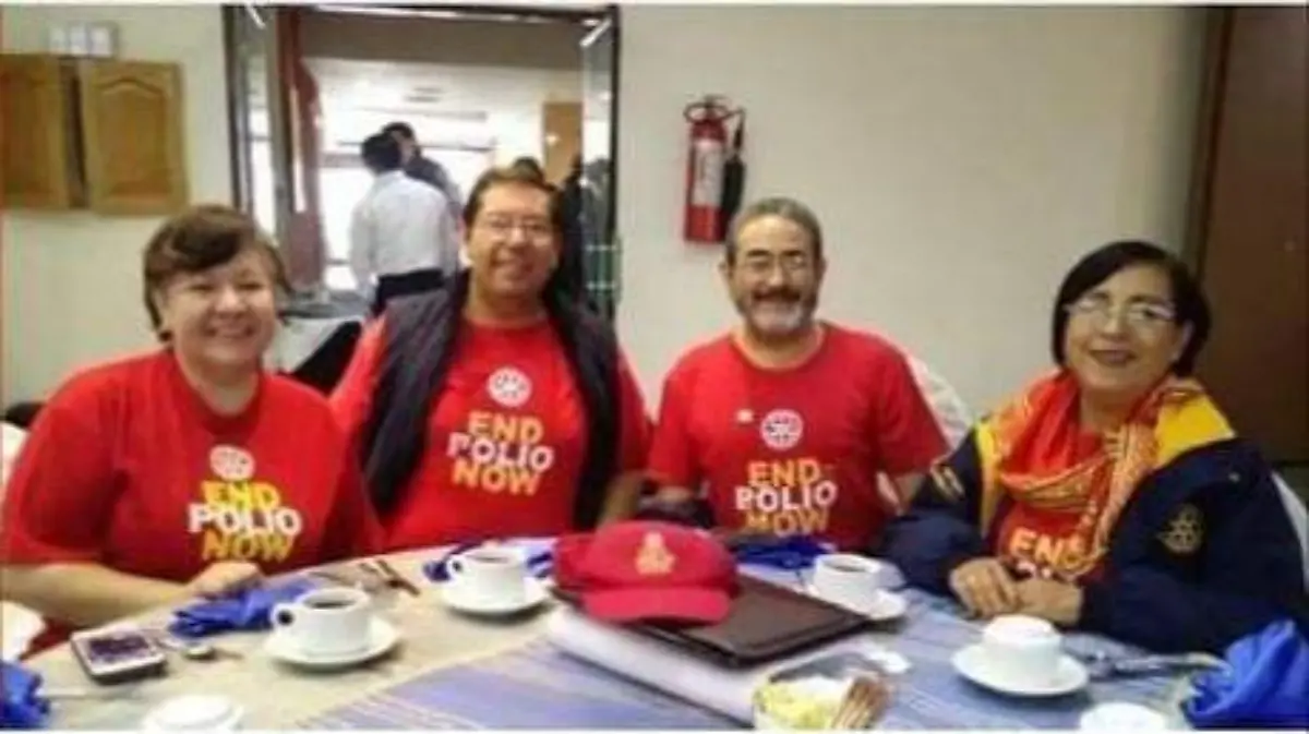 Con vestimenta color rojo piden generar conciencia sobre la poliomielitis.  Luis (2)