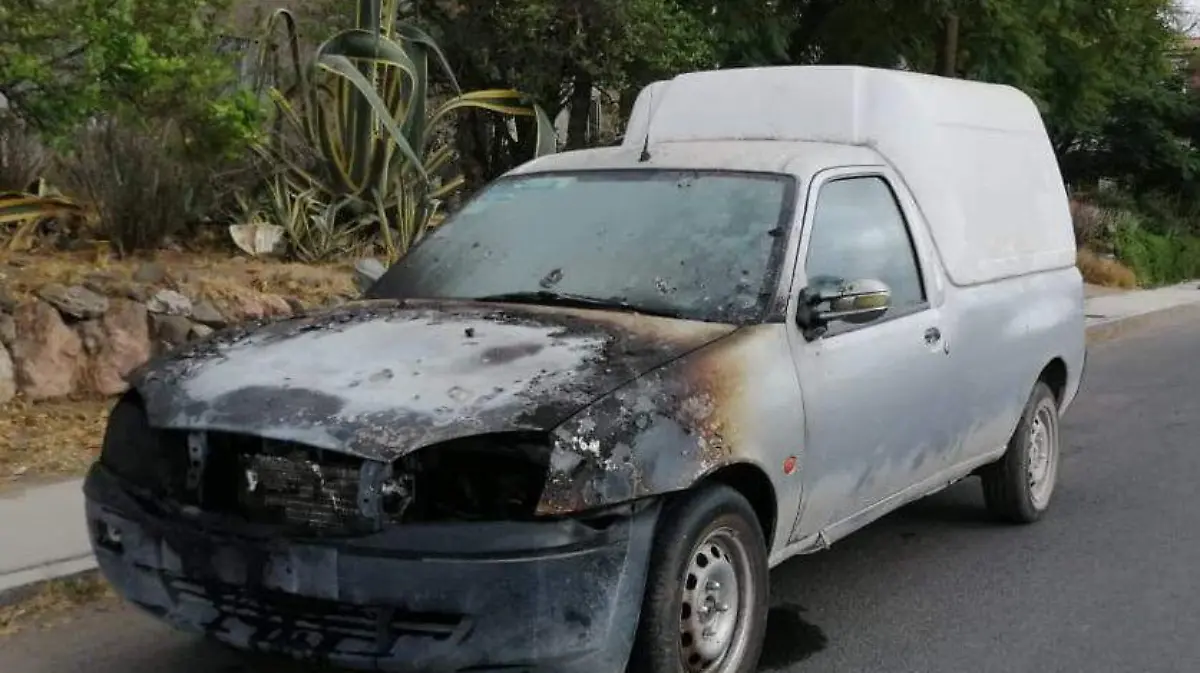 17 NOV CAMIONETA SE INCENDIO EN