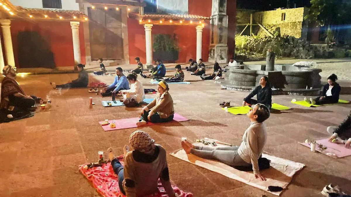 Cada vez m_s personas se interesan en actividades como la meditaci_n.  Cortes_a Club F_nix MTB.