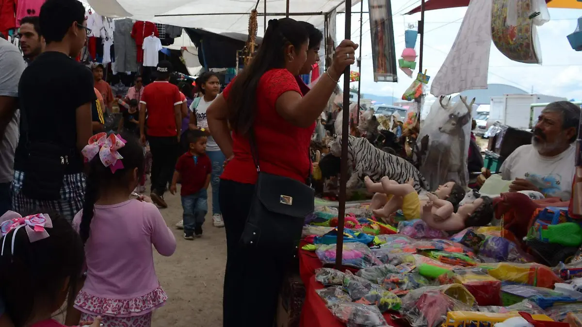 Los comerciantes comercializarán juguetes.  Foto Luis Luévanos  El Sol de San Juan del Río.