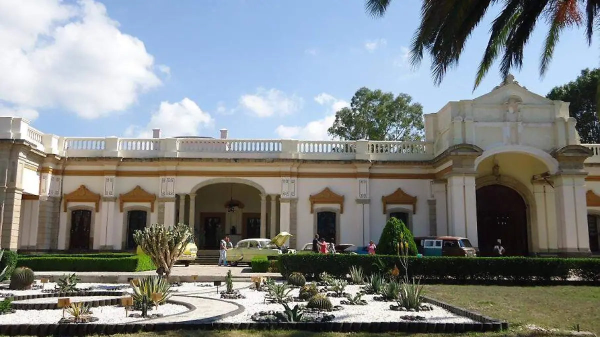 3.- Sus instalaciones